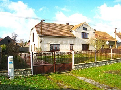 Prodej rodinného domu 4+1 110 m2 se zahradou a pozemkem 785 m2, městys Křinec, okres Nymburk - Fotka 2