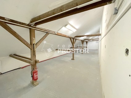 Pronájem skladu - komerčního prostoru 166m² ve 2.patře s výtahem – Jirny, Tovární 26 Praha východ - Fotka 18