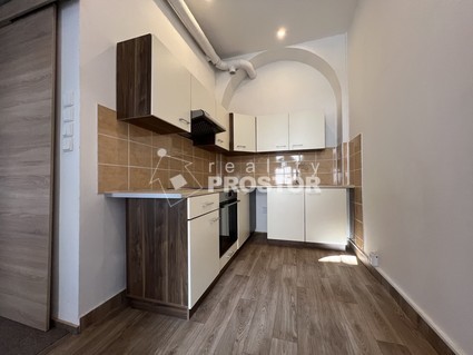 Exkluzivně nabízíme pronájem bytu 2+1 (59,71m2) , ul. Jiřího z Poděbrad, Mělník - kuchyň