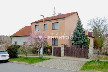 Exkluzivní nabídka RD 6+1 244m2 s garáží, dílnou, sklepem, terasou a zahradou, Libušín u Kladna - Fotka 1