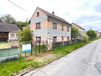 Prodej rodinného domu 4+KK, 110 m2, se stodolou, pozemek 1274 m2, Velký Újezd u Mšena, okres Mělník - Fotka 1