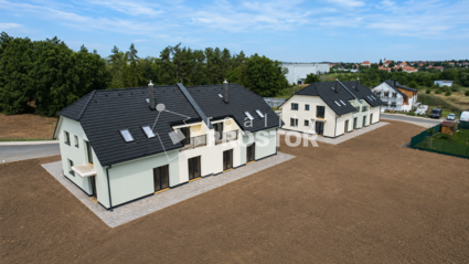 Exkluzivně nabízíme prodej bytu 3+kk , 99m2 s terasou,  v Nučicích u Rudné - Fotka 11