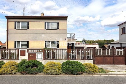Rodinný dům 5+1 /143 m² se zahradou, garáží, dílnou, bazénem, dvougenerační bydlení – Lysá nad Labem - Fotka 1