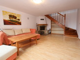 Pronájem RD 4+1/T/B  120m2, park. stání, se sdílenou zahradou Praha - západ Jinočany