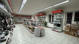 Pronájem vzorkové prodejny a kanceláří – 416 m² 2 patra s výtahem – Jirny, Tovární 26, Praha východ